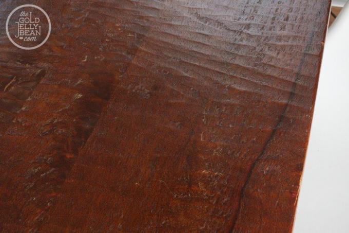 Wie Kratzer auf dem Holz und Ledermöbel entfernen