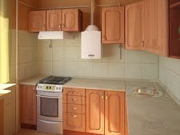Innenraum einer kleinen Küche mit Gaswarmwasserbereiter
