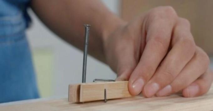 „Veraltet“ way of Nageln ohne Finger zu gefährden