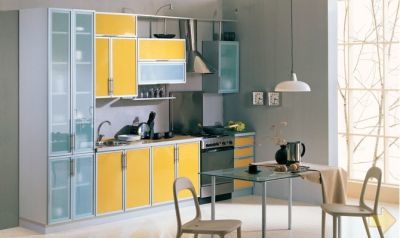 gelbe Farbe im Innenraum der Küche