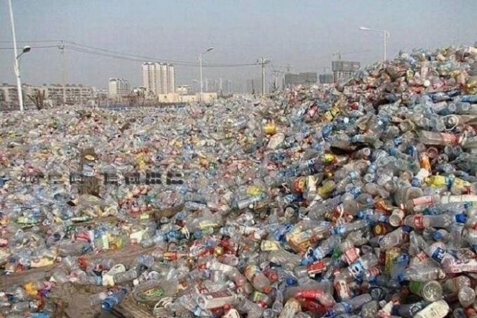 Kunststoffflaschen, die den gesamten Planeten gefüllt ein idealer Baustoff geworden. | Foto: teetoteler.com.