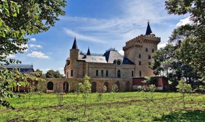 Alla Pugacheva und Maxim Galkin haben Ihr Haus-Schloss gezeigt