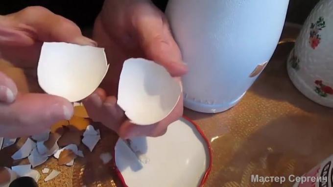 DECOUPAGE auf rohen Eiern. Flasche Dekoration