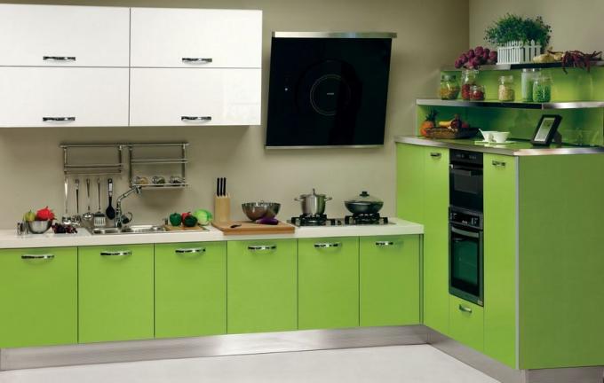 Das Set mit hellen Farben eignet sich sowohl für große als auch für kleine Küchen