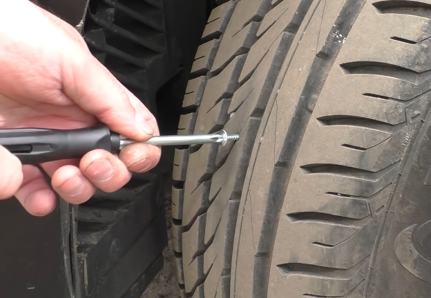 Wenn die Tubeless Reifen langsam Reifen erreichen geschlossene Öffnung Weichholz sein 