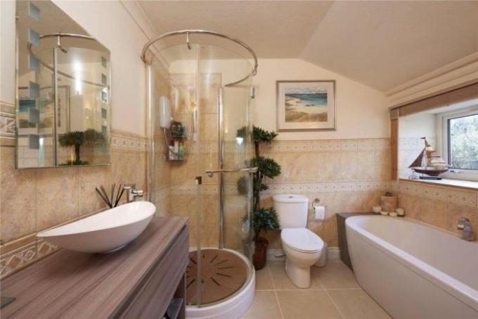 Luxuriöses Badezimmer.