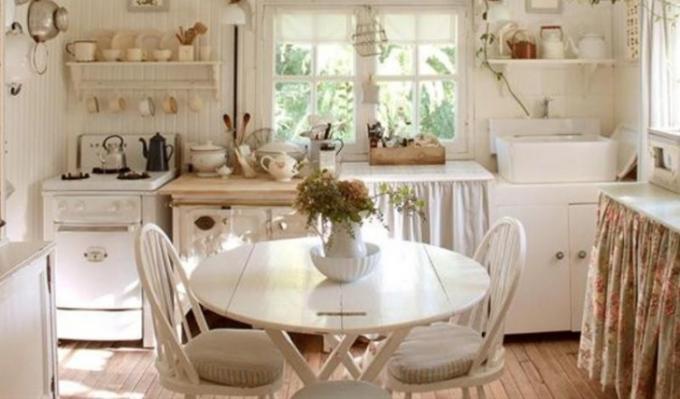 Weiße Küche im Provence-Stil (39 Fotos), Auswahl an Tapeten, Küchensets, Accessoires, Gemälden zum Selbermachen, Anleitungen, Foto- und Video-Tutorials, Preis
