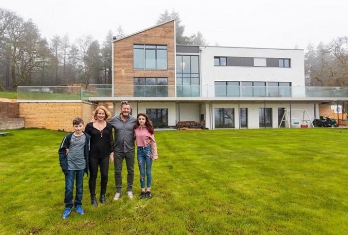 Familie bestellen ein riesiges Haus, das in nur 4 Tagen gebaut wurde