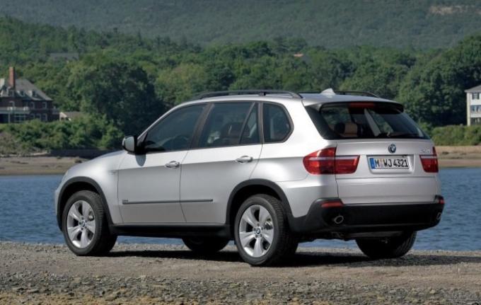 Mid-Size-Luxus-Crossover BMW X5 der zweiten Generation. | Foto: autodmir.ru.