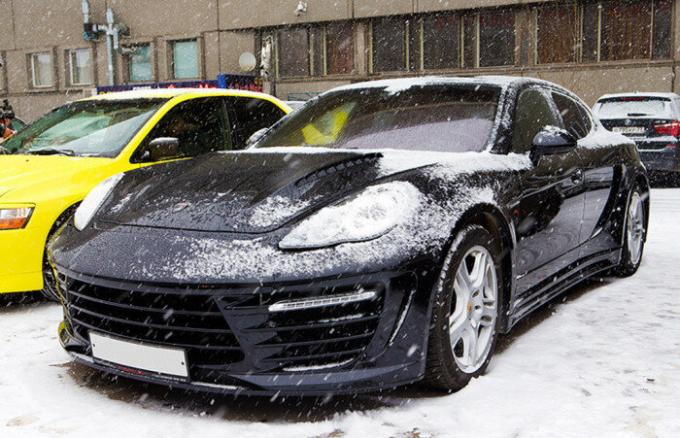 Auto Porsche Panamera Stingray berühmte Hockeyspieler.