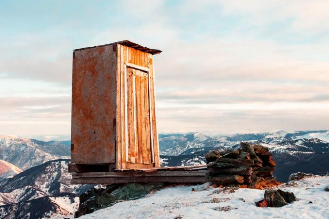 Toilette in einer abgelegenen Ecke von Russland. / Foto: factinate.co