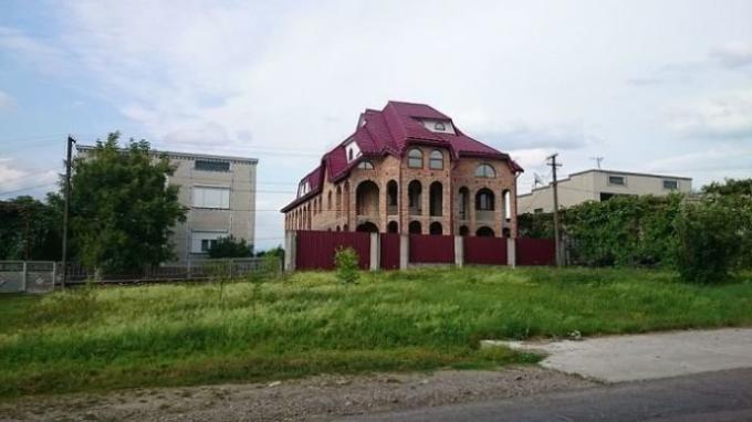 Das reichste Dorf in der Ukraine, wo es keine einstöckiges Gebäude.