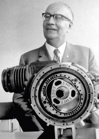 Und Felix Wankel Drehkolbenmotor seiner Konstruktion.