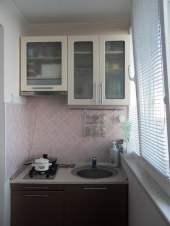 Küchendesign für eine Küche mit Balkon
