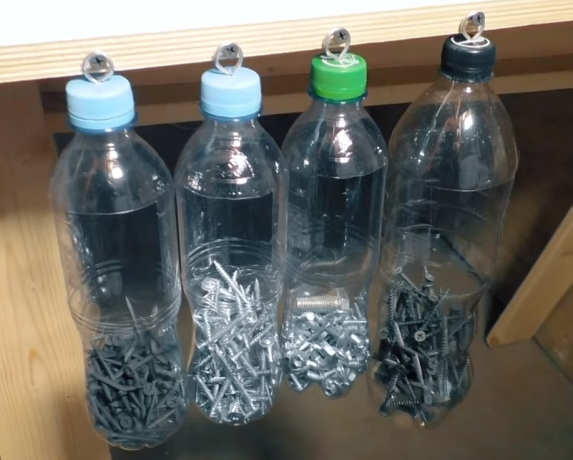 Die Plastikflasche ist bequem, das Metall kleine Dinge zu speichern