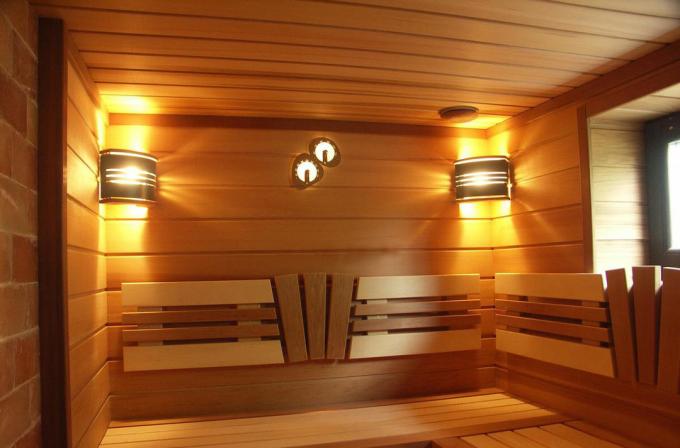 Wie zu wählen und installieren Lichter für das Bad: Expertenrat