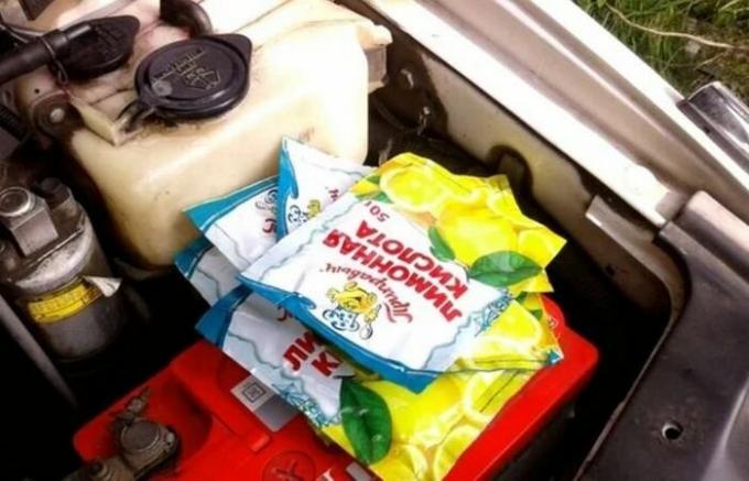 Was erfahrene Autofahrer Zitronensäure in einem Waschtank hinzugefügt