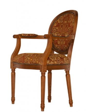 Ein Stuhl-Stuhl mit Armlehnen für eine klassische Küche.