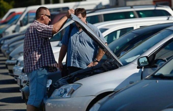 Erfahrene Mechaniker nannte die 7 Orte, wo man durch die Wahl der Auto auf dem „sekundären Gehäuse“ aussehen soll