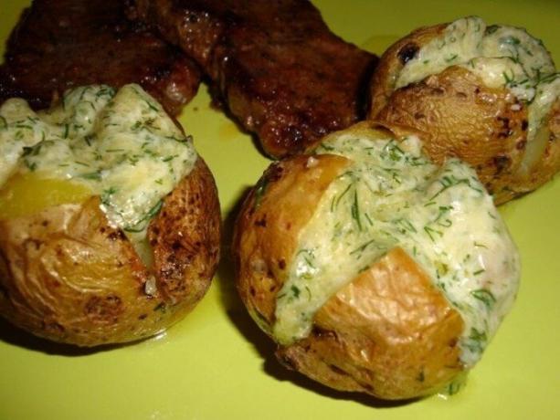 Gebackene Kartoffeln mit Käse.