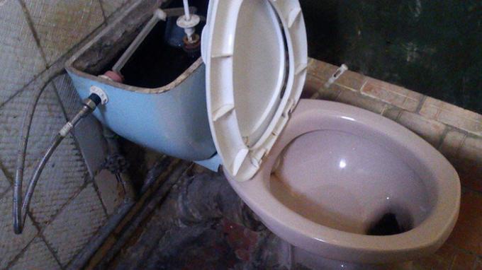 Sowjetische Toilette: sinnlos und erbarmungslos?