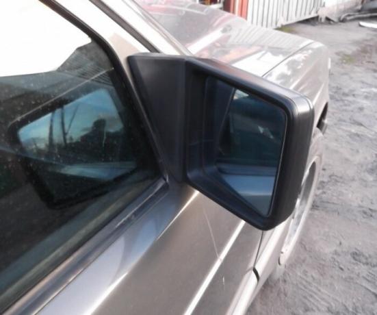 Short „Stumpf“ des rechten Spiegels auf der Mercedes-Benz E-Klasse. | Foto: drive2.ru.