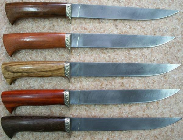 Die Messer sind aus verschiedenen Stählen. / Foto: specnazdv.ru.