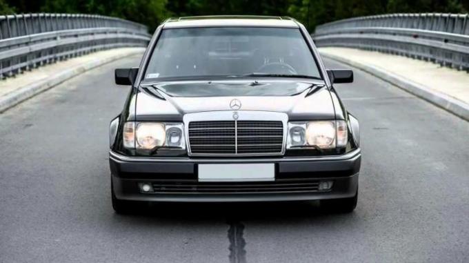 Mercedes-Benz E-Klasse, C-Klasse, und sogar teure S-Klasse 1990 sind sehr zuverlässig. | Foto: playbuzz.com.