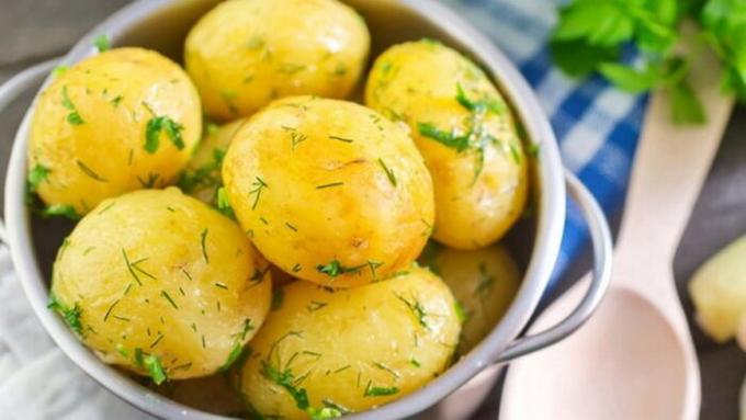 Wie kochen Kartoffeln als gewöhnlich besser schmecken.