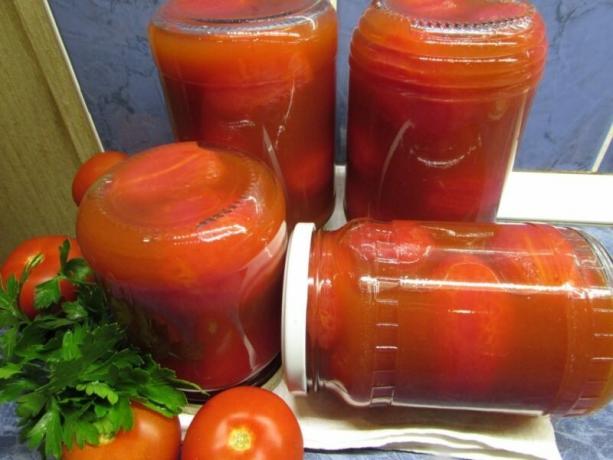 Gute Tomaten in der Tomatenmark, kochen, der kann jede Gastgeberin. Illustration für einen Artikel für eine Standard-Lizenz verwendet © ofazende.ru