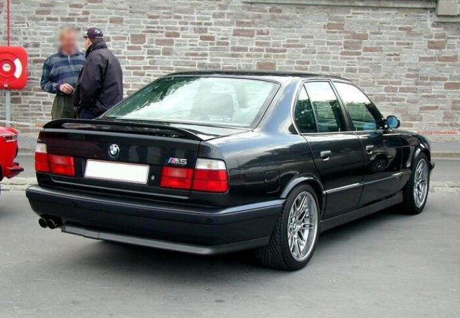 BMW 5er - eine erweiterte Version des üblichen „fünf“. | Foto: a2goos.com.