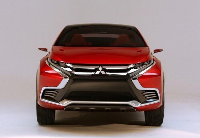 Ausgehend von 2015 Weichen MitsubishiOutlander eine X-förmige Gestaltung von „Chuck“ empfangen. | Foto: avtosreda.ru.