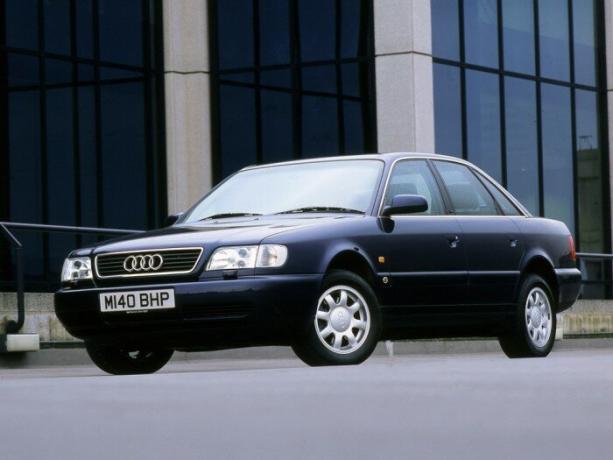 Audi A6 kann nicht rühmen Charisma wie die Mercedes-Benz W124 und BMW E34, aber es ist ein weiterer zuverlässiger deutsches Auto der 90er Jahre. | Foto: autoevolution.com.