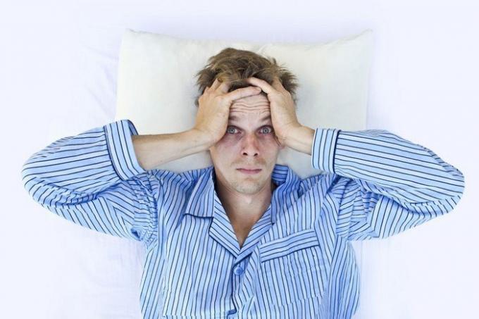Stress während des Tages - die Ursache für schlechten Schlaf in der Nacht.