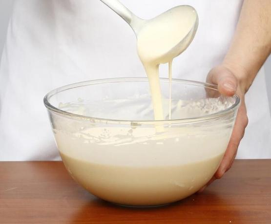 Schnell Rezept für leckere dünne Pfannkuchen auf einem Siedewasser mit seinem „geheimen“