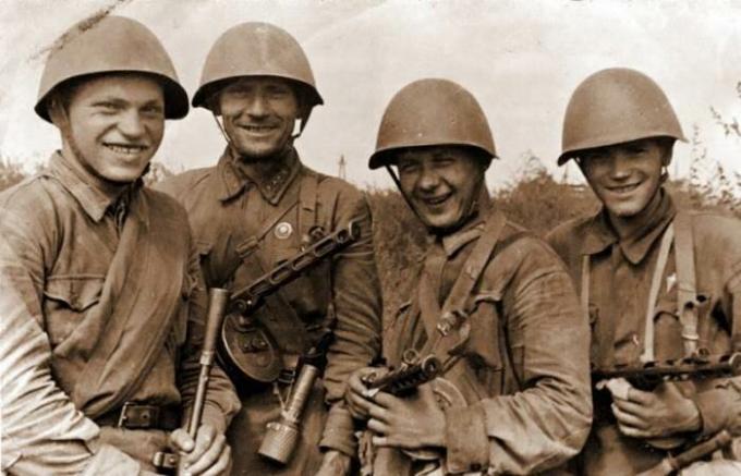 Wie kommt es, dass der Sowjet Helm war besser als der gepriesene deutsche Helm
