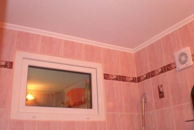 In „Chruschtschow“ tat das Fenster aus der Küche ins Bad.
