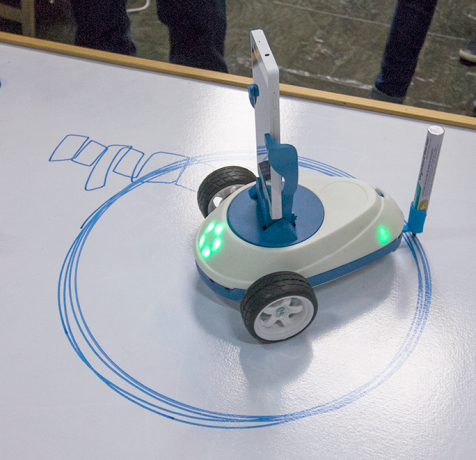 Robobo Educational Roboter kann sogar ziehen