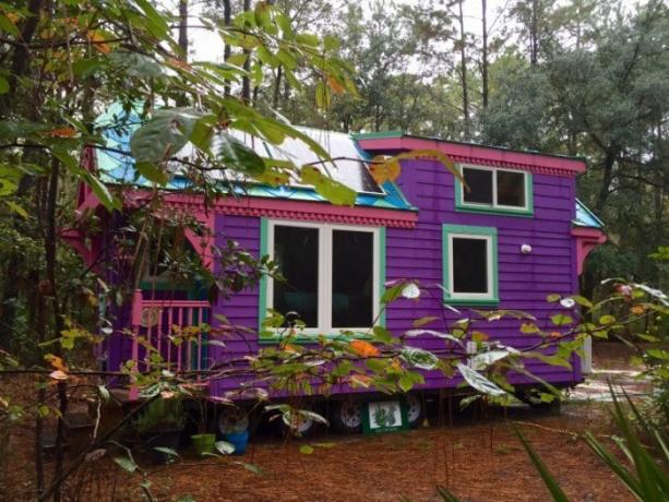 Haus giftig lila Farbe verbirgt sich ein stimmungsvoller Innen