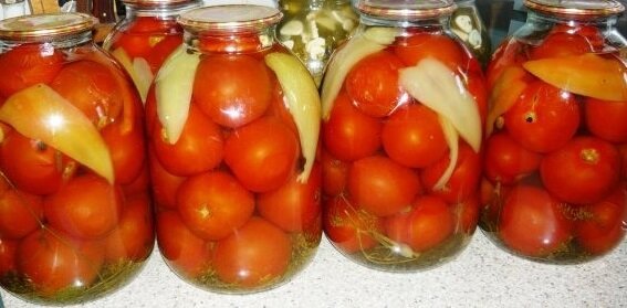 Ein leckeres Rezept für eingelegte Tomaten für den Winter