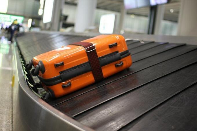 Wie nicht untätig zu sein, während für ihr Gepäck am Flughafen warten und bekommt es vor allen anderen