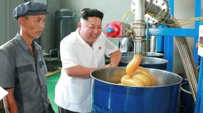 Von besonderer Bedeutung für Lebensmittel und für sich. Auf dem Foto, Kim Jong-un / Foto: cn15.nevsedoma.com.ua. 
