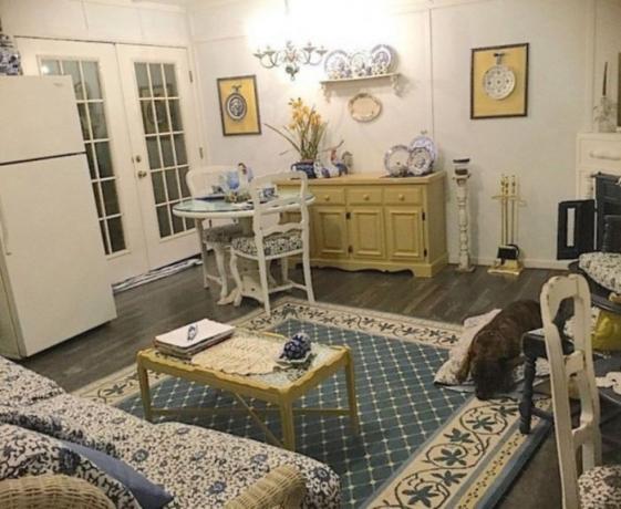 Halten Sie die alten bemalten Möbel und kunstvoll ausge Zimmer im Vintage-Stil.