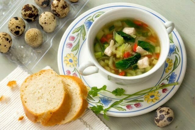 Leichte Suppe mit Gemüse