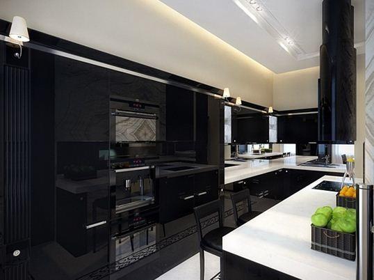Glänzend schwarze Küche in klassischer Kombination mit schneeweißer Arbeitsplatte