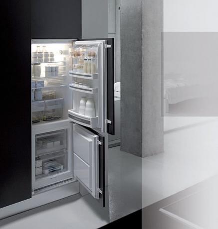 eingebauter Kühlschrank in der Küche