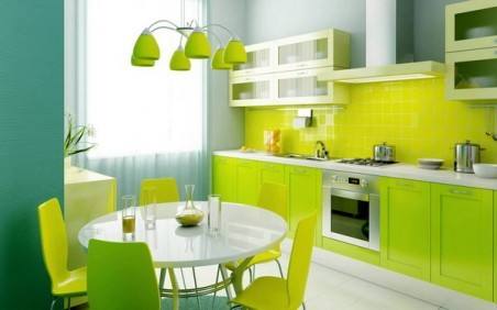 Hellgrüne Stühle für die Küche unterstreichen perfekt eine einzige Stilidee